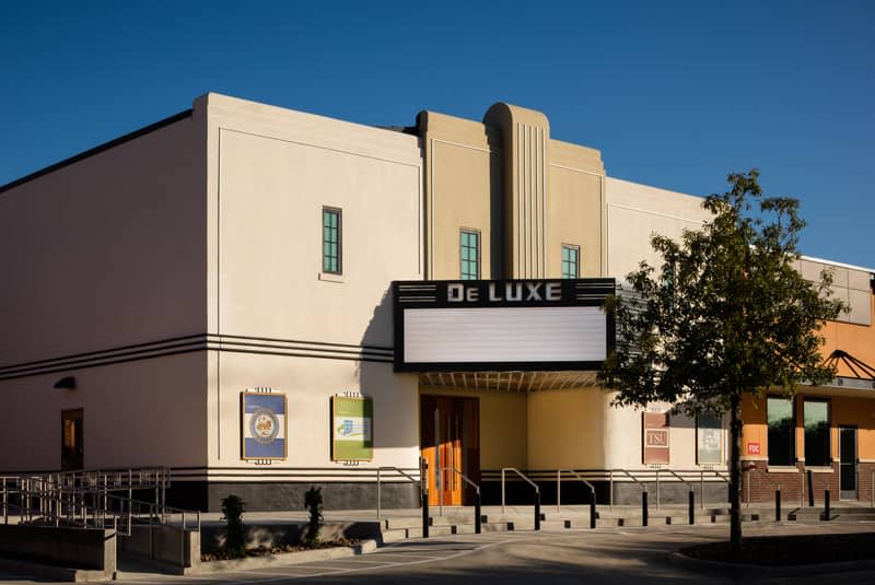 DeLUXE Theater