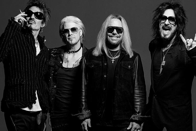 Mötley Crüe Live In Tampa - The Return Of The Carnival Of Sins 2026 Tour