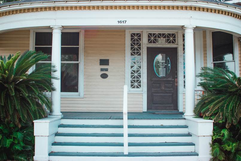 Litchenstein heritage Park Insituto Cultura front porch