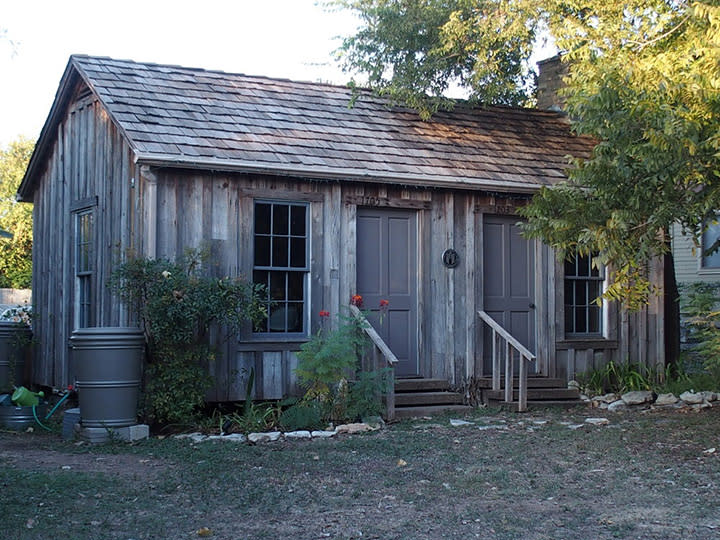 exterior of historic Hezikiah Haskell House in austin texas