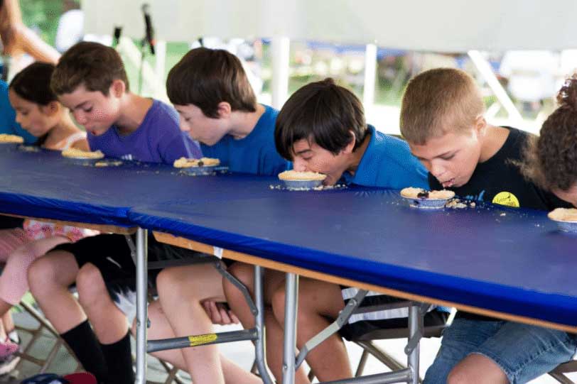 kids eating blueberry pie