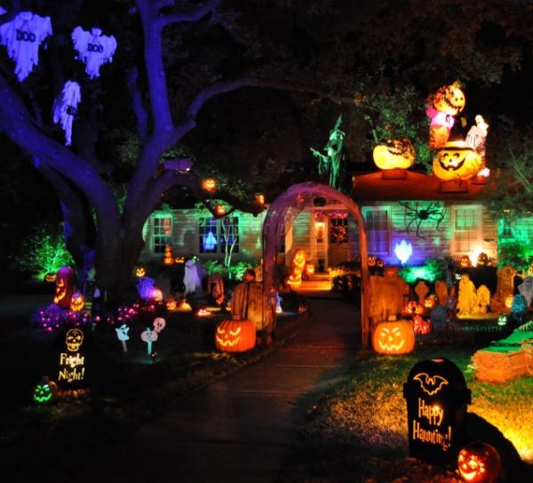House and yard decorated for Halloween in Anoka, MN