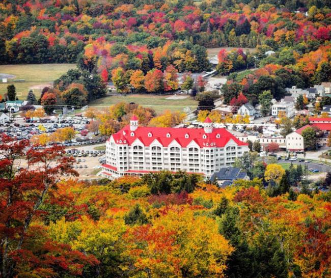 Riverwalk Resort at Loon Mountain (Lincoln, NH) - White Hotel with Red Roof and Fall Foliage