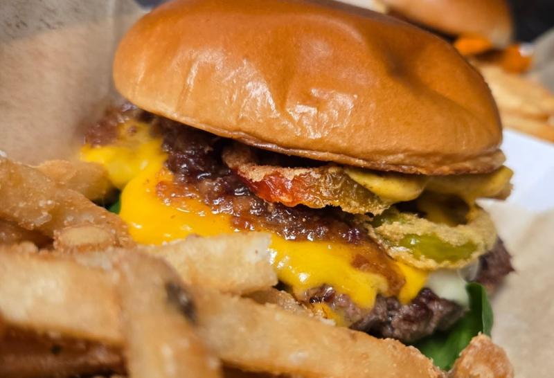 Napkins Spicy Cheese Smashburger & Fries