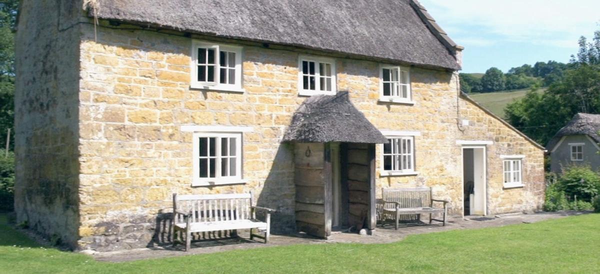 Gore Cottage traditional thatched cottage in Dorset