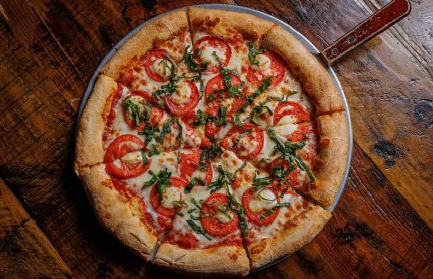 600 Degree Pizza