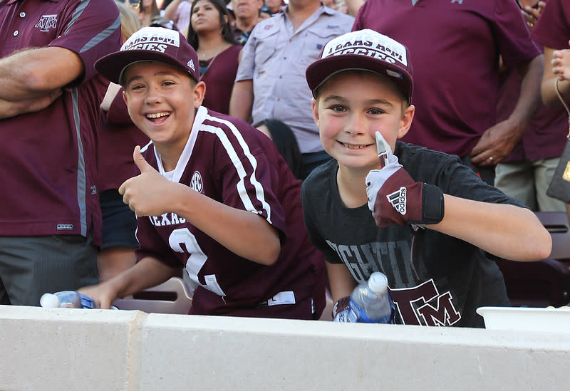 Gig Em Thumbs Up 