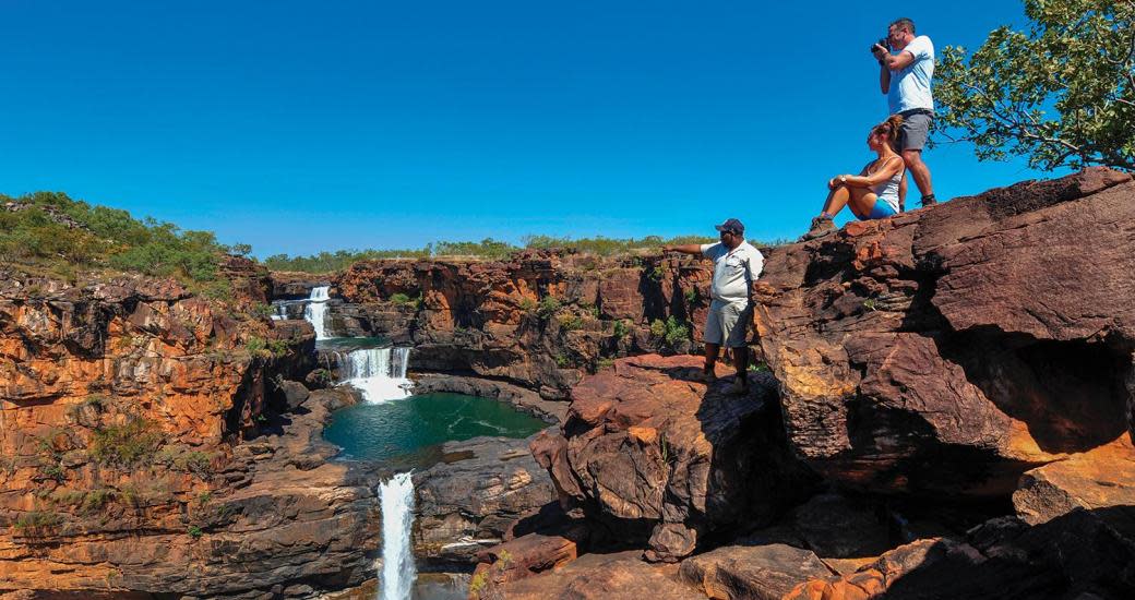A guided tour at the Mitchell Falls (Punamii-Uunpuu) in the Kimberley.