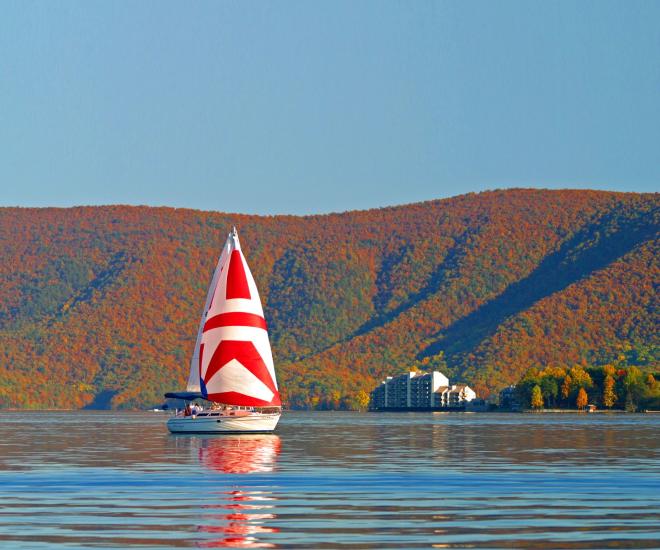 Smith Mountain Lake Sailing