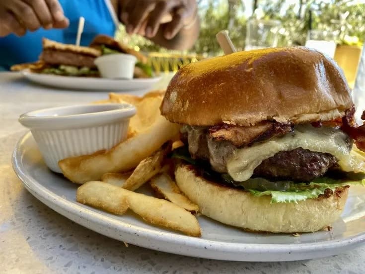 1501-Gastropub-Burger