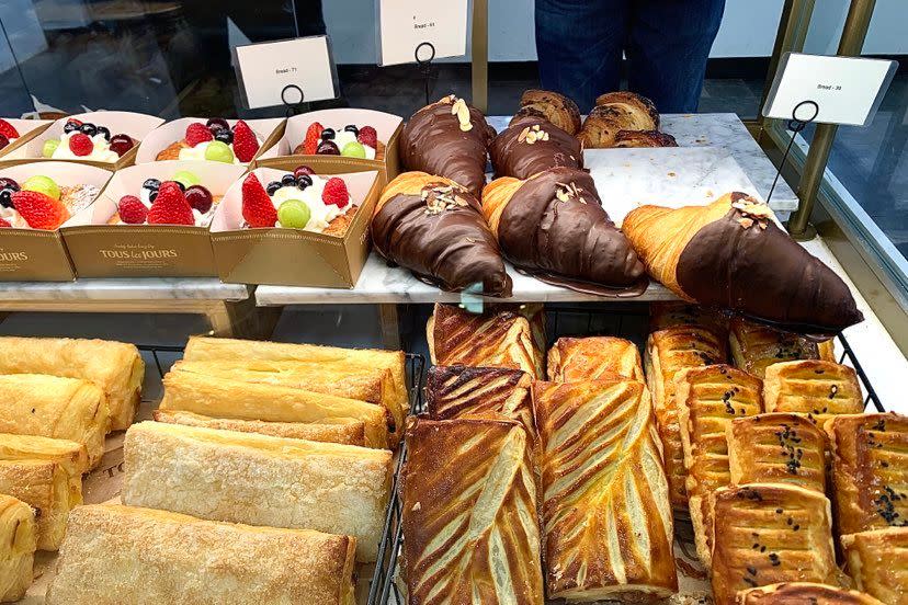 Saraga International Grocery, pastries