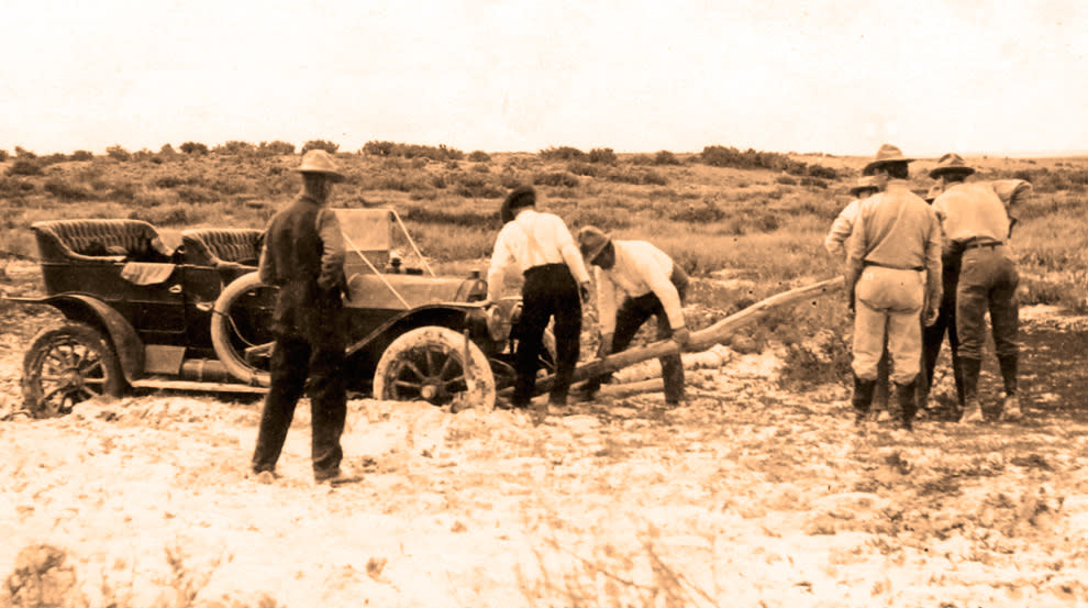 Car-Stuck-in-the-Mud