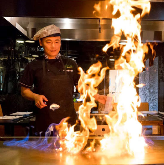 A teppanyaki chef at Wasabi Japanese Gril cooking up some of the best Cheyenne fish dishes in Wyoming.