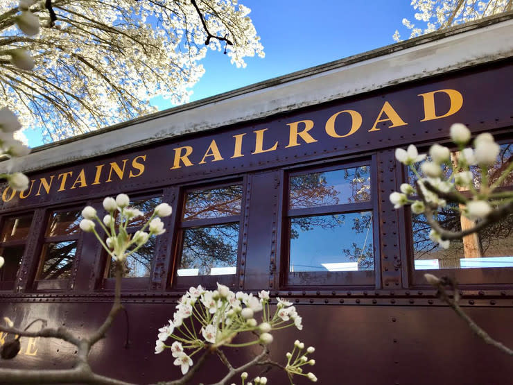 Spring Great Smoky Mountain Railroad
