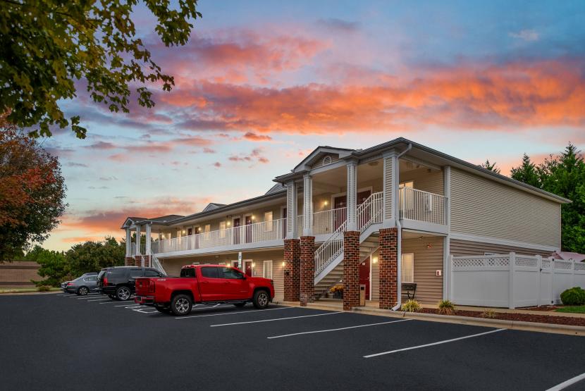 Affordable Suites Exterior