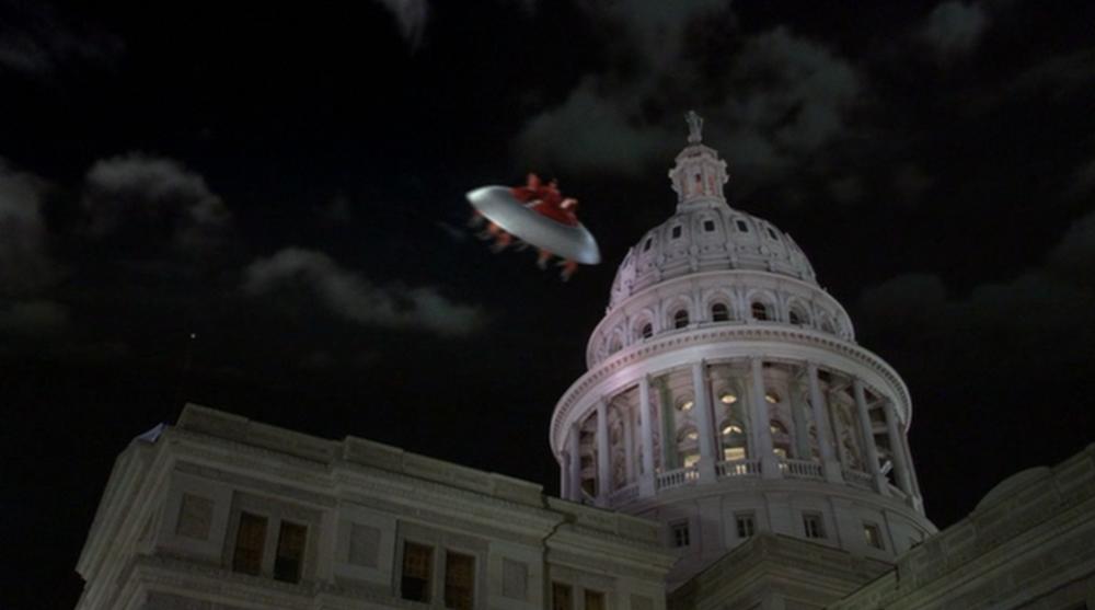 Spy Kids 2 screengrab showing a ship flying over the Texas State Capitol