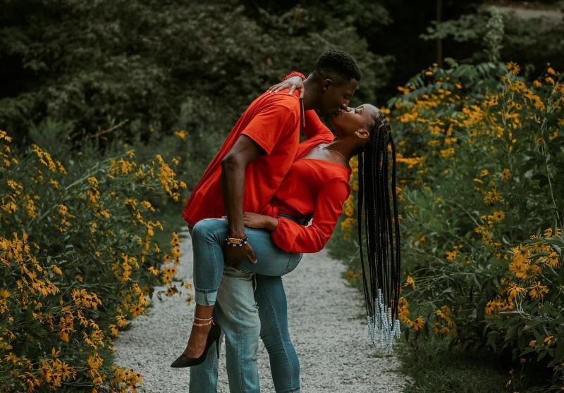 A couple kissing in the middle of a flower field at Oliver Winery