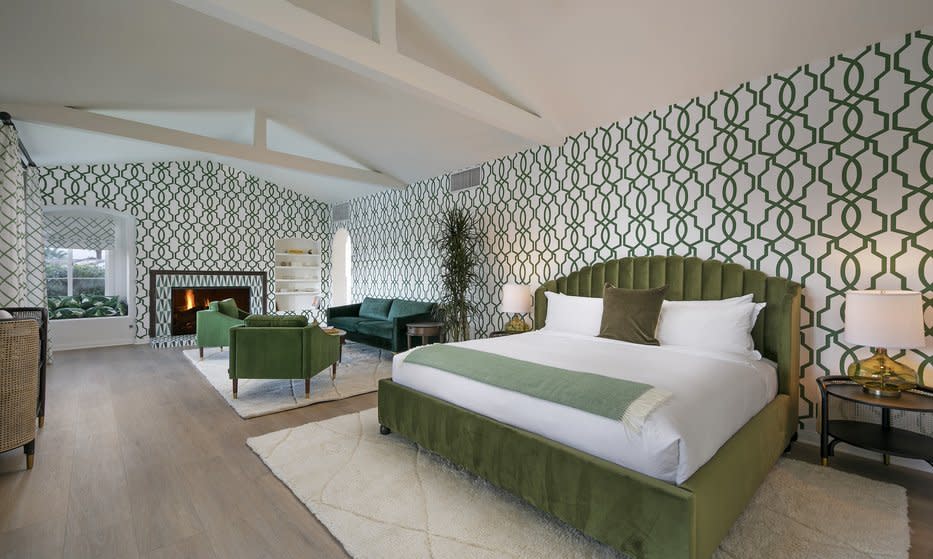 colony palms suite