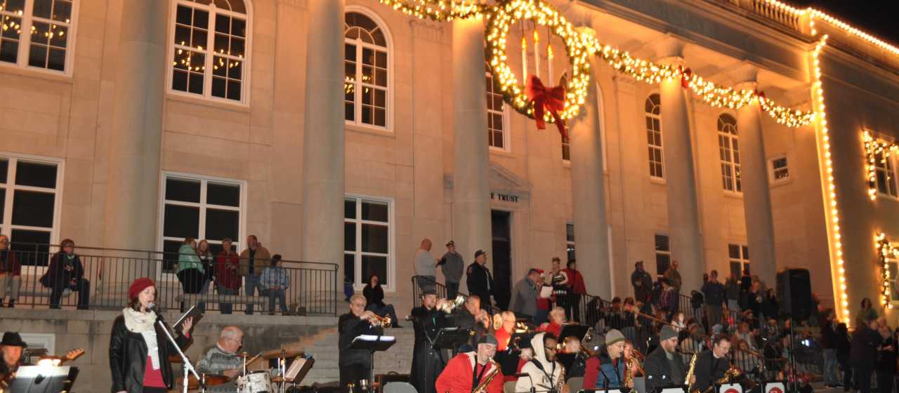 Rutherfordton Courthouse at Christmas}