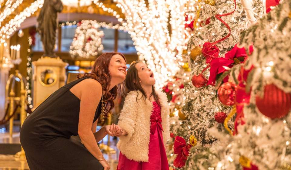 Mother Daughter Holiday Hotel - Zack Smith