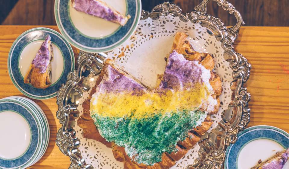 Dong Phuong Pecan Filled King Cake