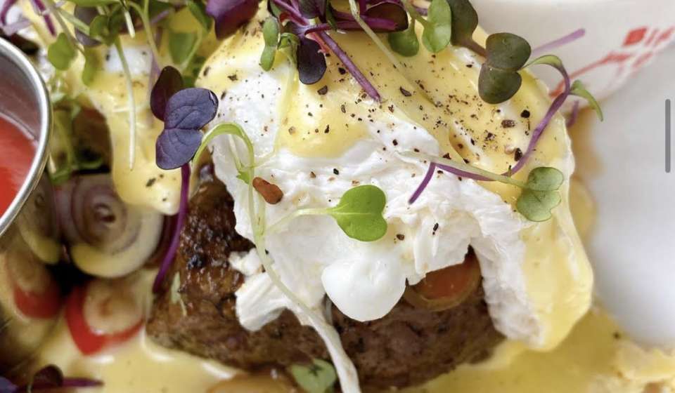 Birdy’s Steak Benedict