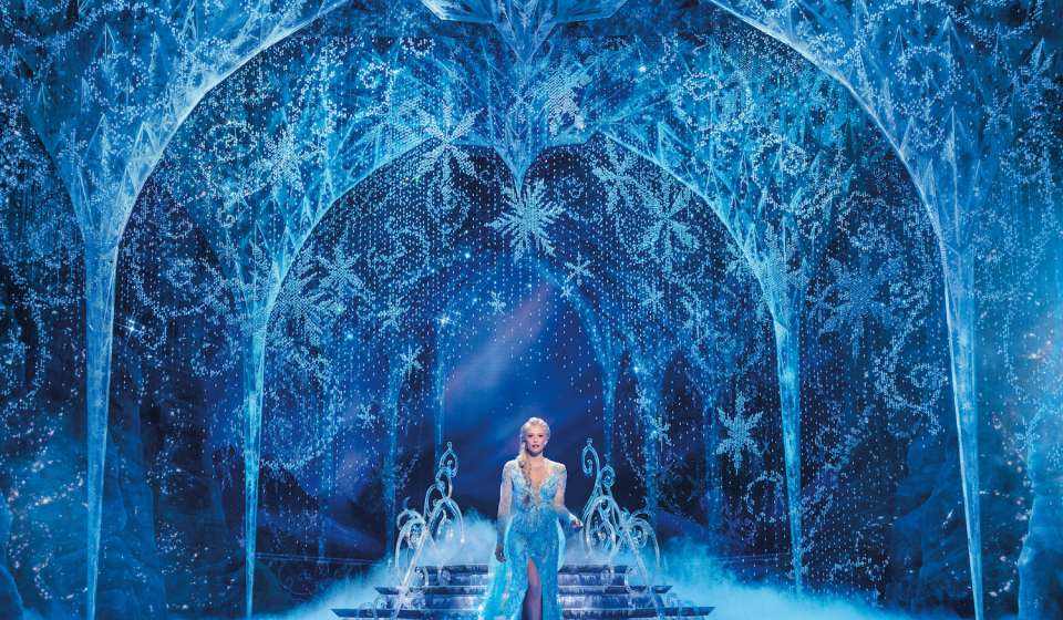 Caroline Bowman als Elsa in Frozen North American Tour
