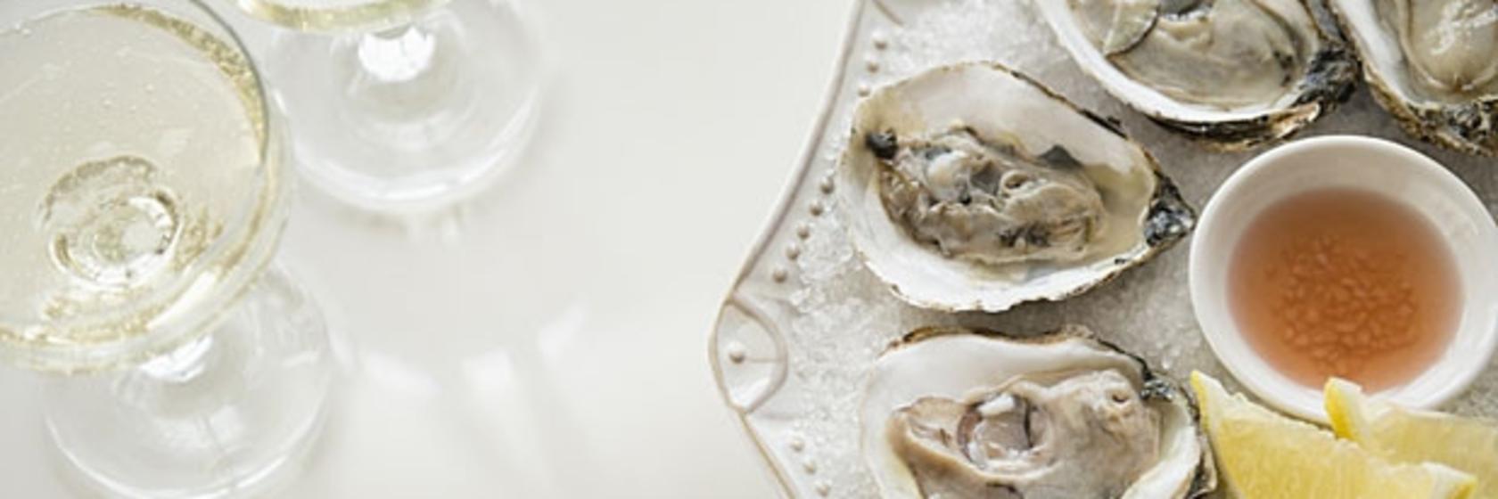 How to Shuck Oysters - Chefs Resources