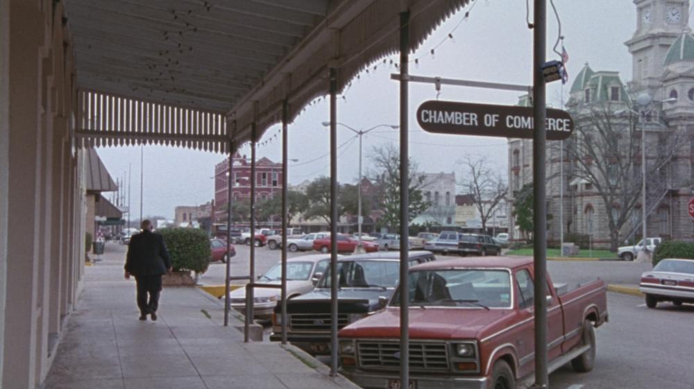 Waiting for Guffman screengrab showing downtown Blaine with a Chamber of Commerce sign and the Caldwell County Courthouse in the background