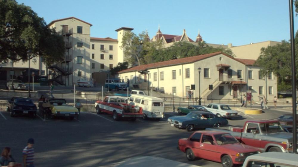 Everybody Wants Some!! screengrab showing the Southeast Texas University campus