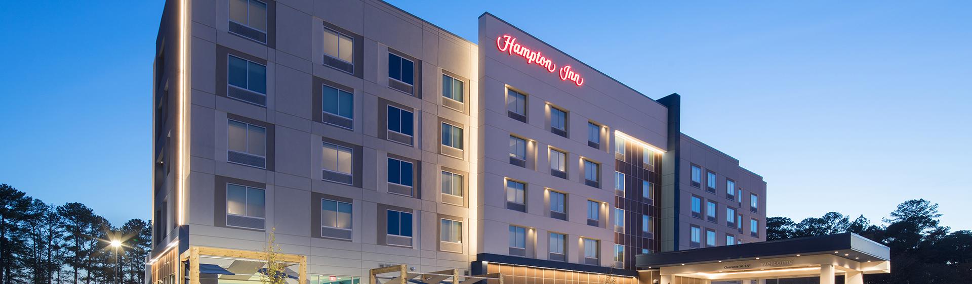 New Hampton Inn Opens in Smithfield