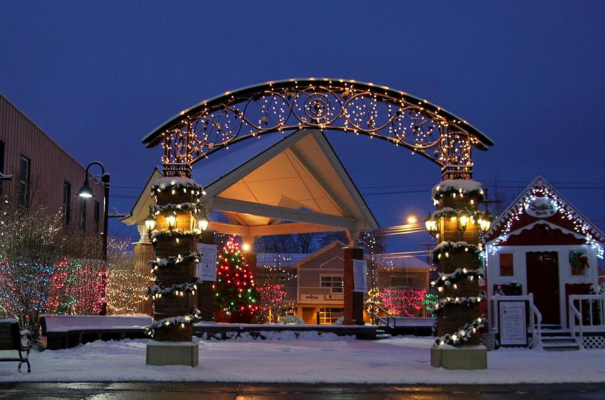 Downtown Canandaigua, Commons Park decorated for the Holidays