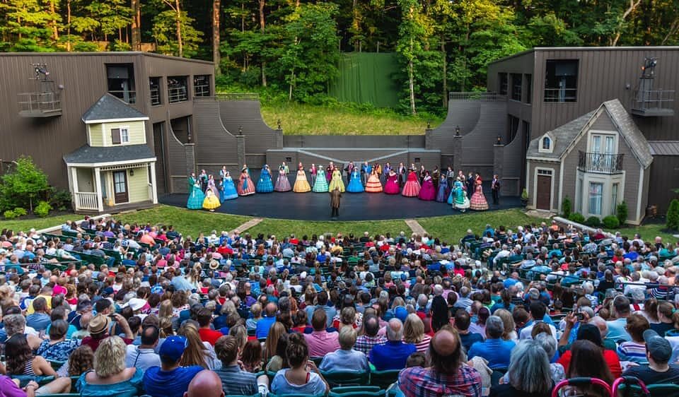 large crowd at outside ampitheater for a play
