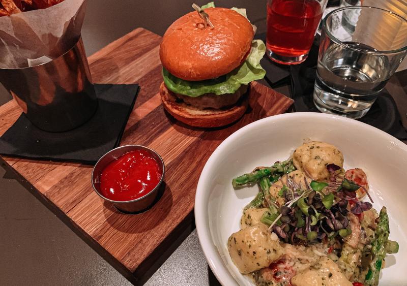 A hamburger and a gnudi plate from C3