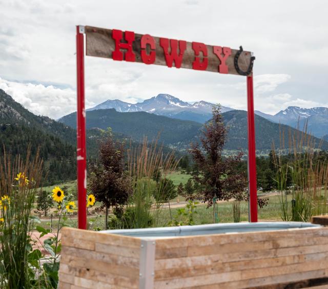 Howdy sign with view