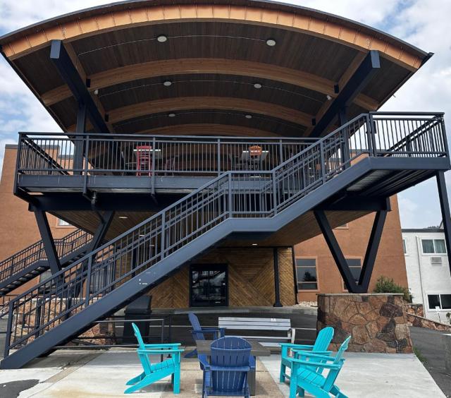 Exterior of Expedition Lodge