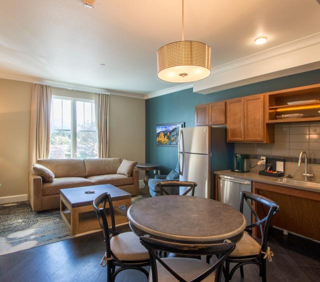 Lodging - Aspire King Suite