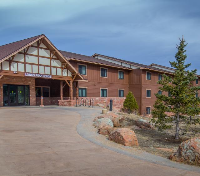 Longs Peak Lodge Exterior