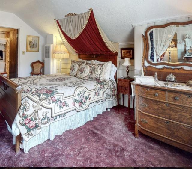Room - Queen Victoria.jpg