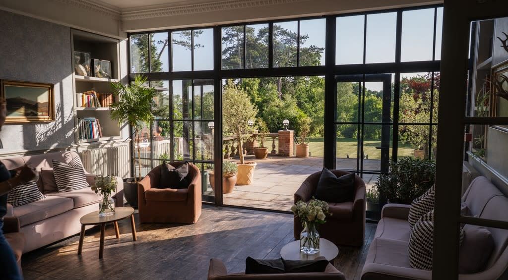 The Manor at Sway - Garden Room Area