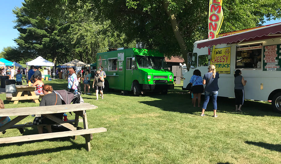 Cedar Lake Farmers Market food vendors