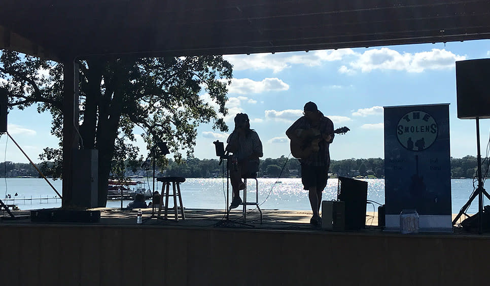 Cedar Lake Farmers Market live music
