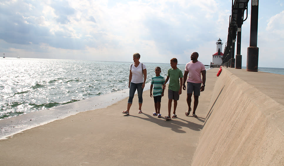 Michigan City family by the Lighthouse