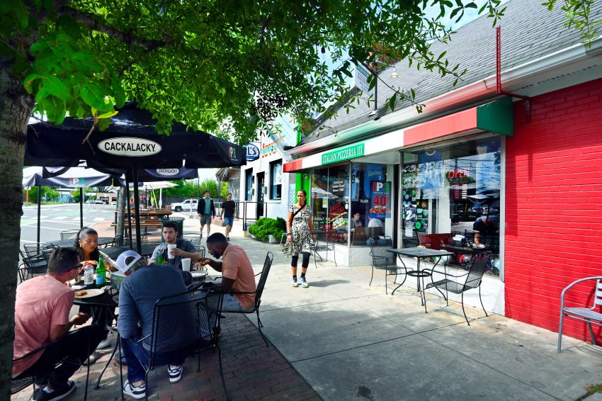 People Dining Outside at Italian Pizzeria 3