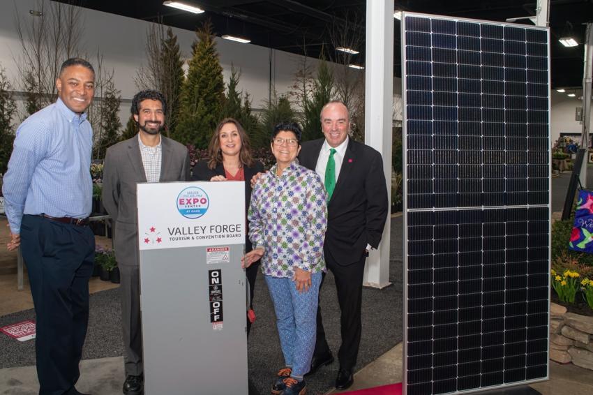 (L-R) Commissioner Ken Lawrence, Chair, Montgomery County Board of Commissioners; Keith Peltzman, Founder and President, Independence Solar; Lisa Karl, Valley Forge Tourism & Convention Board Vice President of Sales & Strategic Partnerships; Pam Derderian , 15 Minutes Inc. & Expo Center Spokesperson; and Mike Bowman President & CEO Valley Forge Tourism & Convention Board flip a gigantic industrial “switch” to ceremonially move “off the grid” and announce the solar project at the Greater Philadelphia Expo Center in Oaks PA