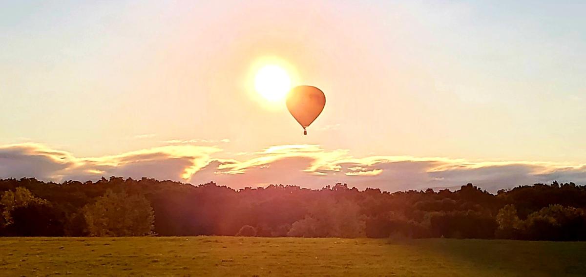 balloon-over-field