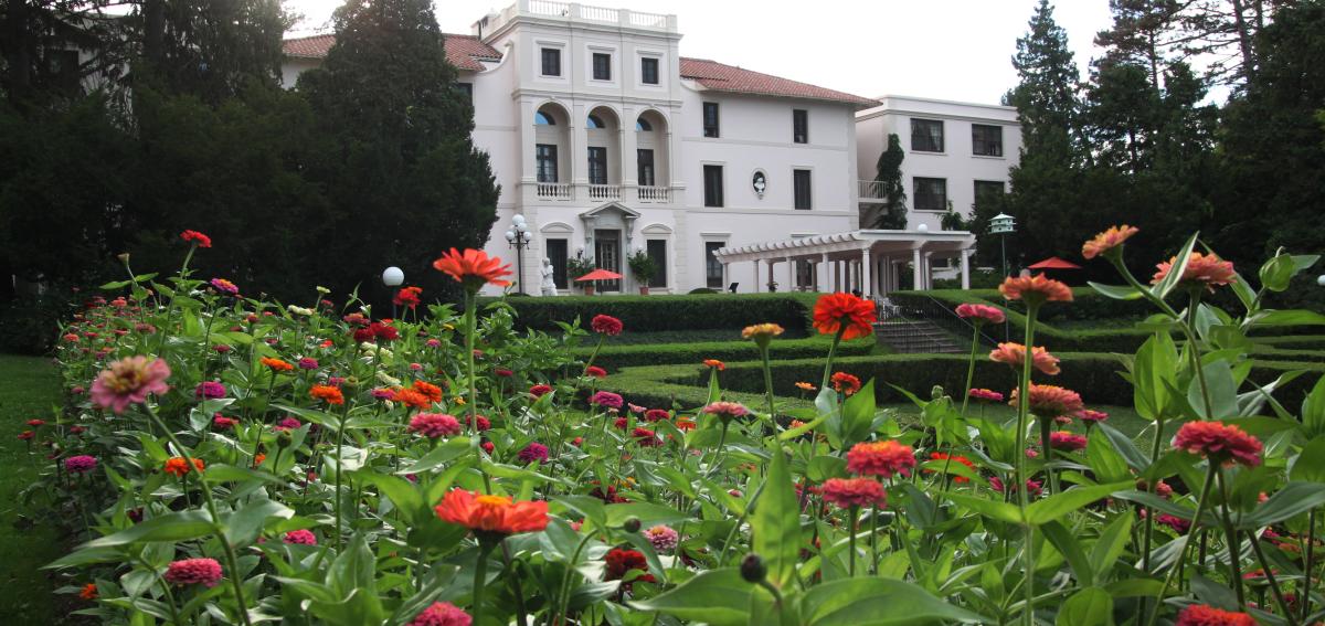 Geneva on the Lake exterior garden