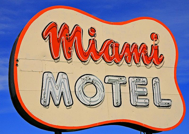 miami-motel-canandaigua-exterior-sign