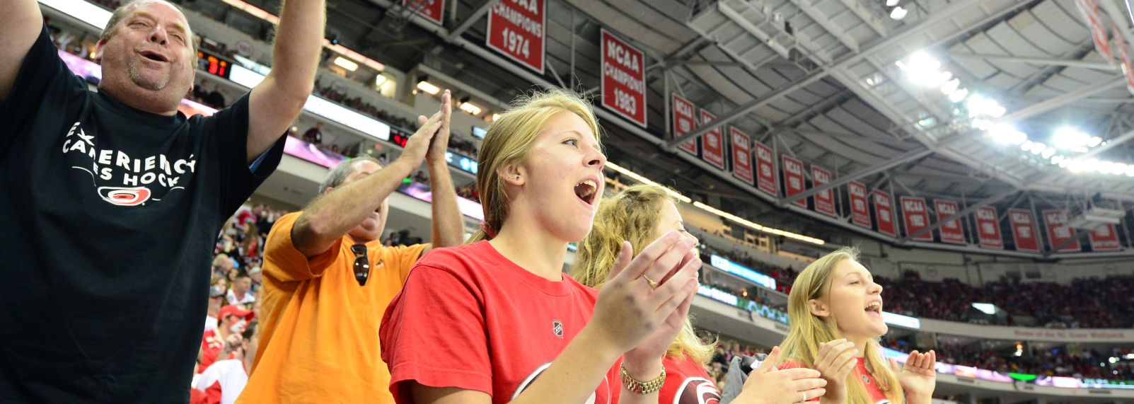 Carolina_Hurricanes_fans_01.JPG