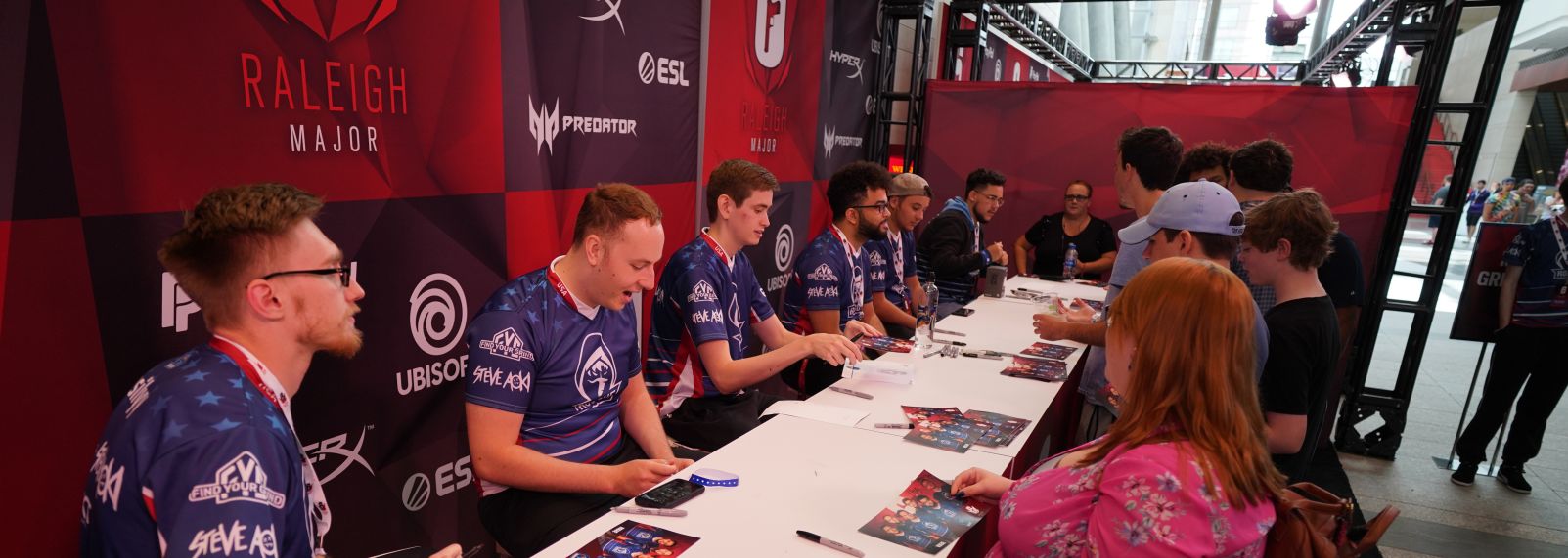 R6 - Autograph Table